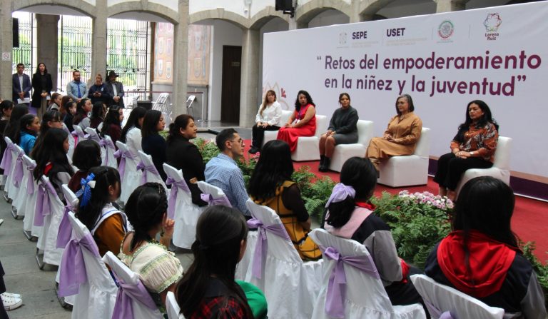 Asistentes al Conversatorio "Retos del empoderamiento en la niñez y la juventud"