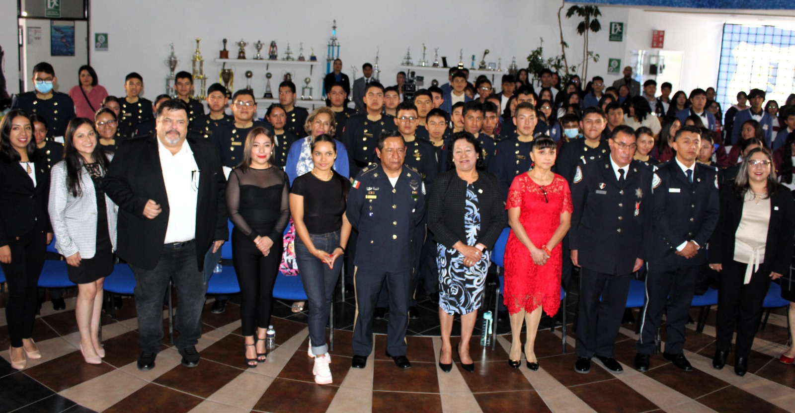 Autoridades y alumnos que estuvieron presentes en el tercer Congreso Internacional México y Talavera de la Reina "Conciencia contra la Violencia"