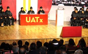 Integrantes del Consejo universitario de la UATx